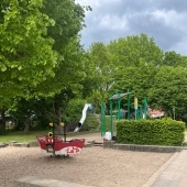 Bild vom Spielplatz anzeigen.