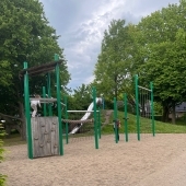 Bild vom Spielplatz anzeigen.