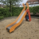 Bild vom Spielplatz anzeigen.