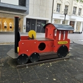 Bild vom Spielplatz anzeigen.