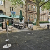 Bild vom Spielplatz anzeigen.