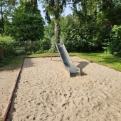 Bild vom Spielplatz anzeigen.