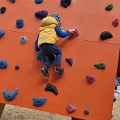 Bild vom Spielplatz anzeigen.