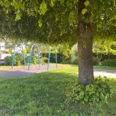 Bild vom Spielplatz anzeigen.