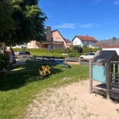 Bild vom Spielplatz anzeigen.