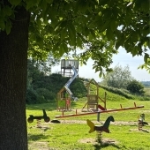 Bild vom Spielplatz anzeigen.
