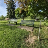 Bild vom Spielplatz anzeigen.