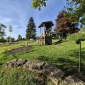 Bild vom Spielplatz anzeigen.