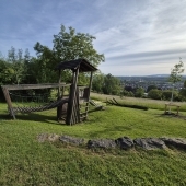 Bild vom Spielplatz anzeigen.