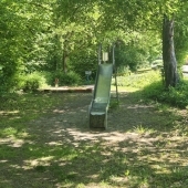 Bild vom Spielplatz anzeigen.