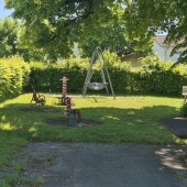 Bild vom Spielplatz anzeigen.