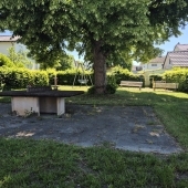 Bild vom Spielplatz anzeigen.