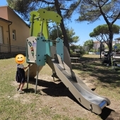 Bild vom Spielplatz anzeigen.