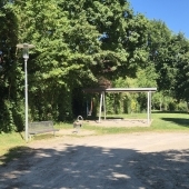 Bild vom Spielplatz anzeigen.