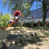 Bild vom Spielplatz anzeigen.