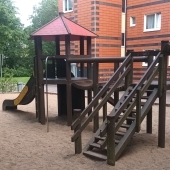 Bild vom Spielplatz anzeigen.
