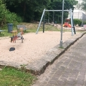 Bild vom Spielplatz anzeigen.