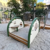 Bild vom Spielplatz anzeigen.