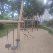 Bild vom Spielplatz anzeigen.
