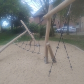Bild vom Spielplatz anzeigen.