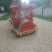 Bild vom Spielplatz anzeigen.