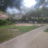 Bild vom Spielplatz anzeigen.