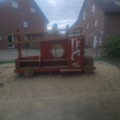 Bild vom Spielplatz anzeigen.