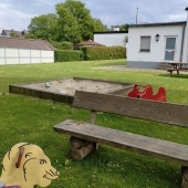 Bild vom Spielplatz anzeigen.