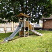Bild vom Spielplatz anzeigen.