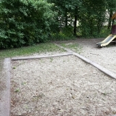 Bild vom Spielplatz anzeigen.