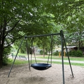 Bild vom Spielplatz anzeigen.