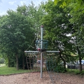 Bild vom Spielplatz anzeigen.