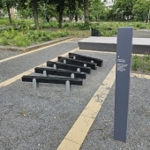 Bild vom Spielplatz anzeigen.