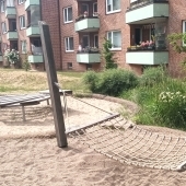 Bild vom Spielplatz anzeigen.