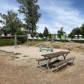 Bild vom Spielplatz anzeigen.