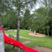 Bild vom Spielplatz anzeigen.
