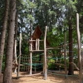 Bild vom Spielplatz anzeigen.
