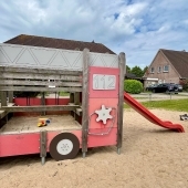 Bild vom Spielplatz anzeigen.
