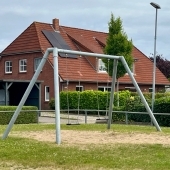 Bild vom Spielplatz anzeigen.