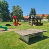 Bild vom Spielplatz anzeigen.