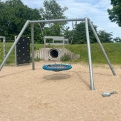 Bild vom Spielplatz anzeigen.