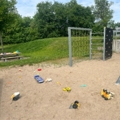 Bild vom Spielplatz anzeigen.
