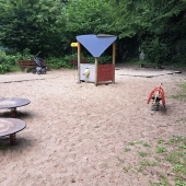 Bild vom Spielplatz anzeigen.