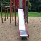 Bild vom Spielplatz anzeigen.