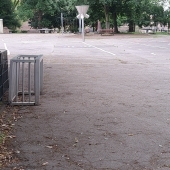 Bild vom Spielplatz anzeigen.