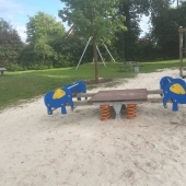 Bild vom Spielplatz anzeigen.