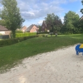 Bild vom Spielplatz anzeigen.