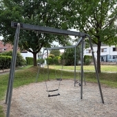 Bild vom Spielplatz anzeigen.