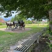 Bild vom Spielplatz anzeigen.