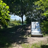 Bild vom Spielplatz anzeigen.